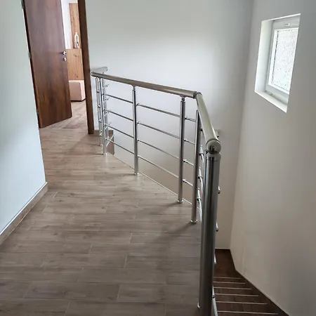 Lipahill Luxe Ripanj