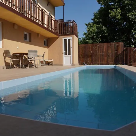 Lipahill Luxe * Ripanj